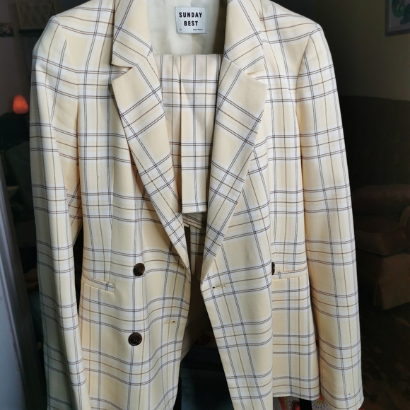 *SET* Sunday Best Aritzia Yellow Galt Blazer & Shorts - Picture 6 of 6